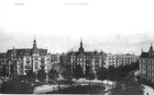 Zabudowa w rejonie placu Odrodzenia z widocznymi na wprost ul. Mazurską i po prawej ul. Piłsudskiego. (1908 r.)